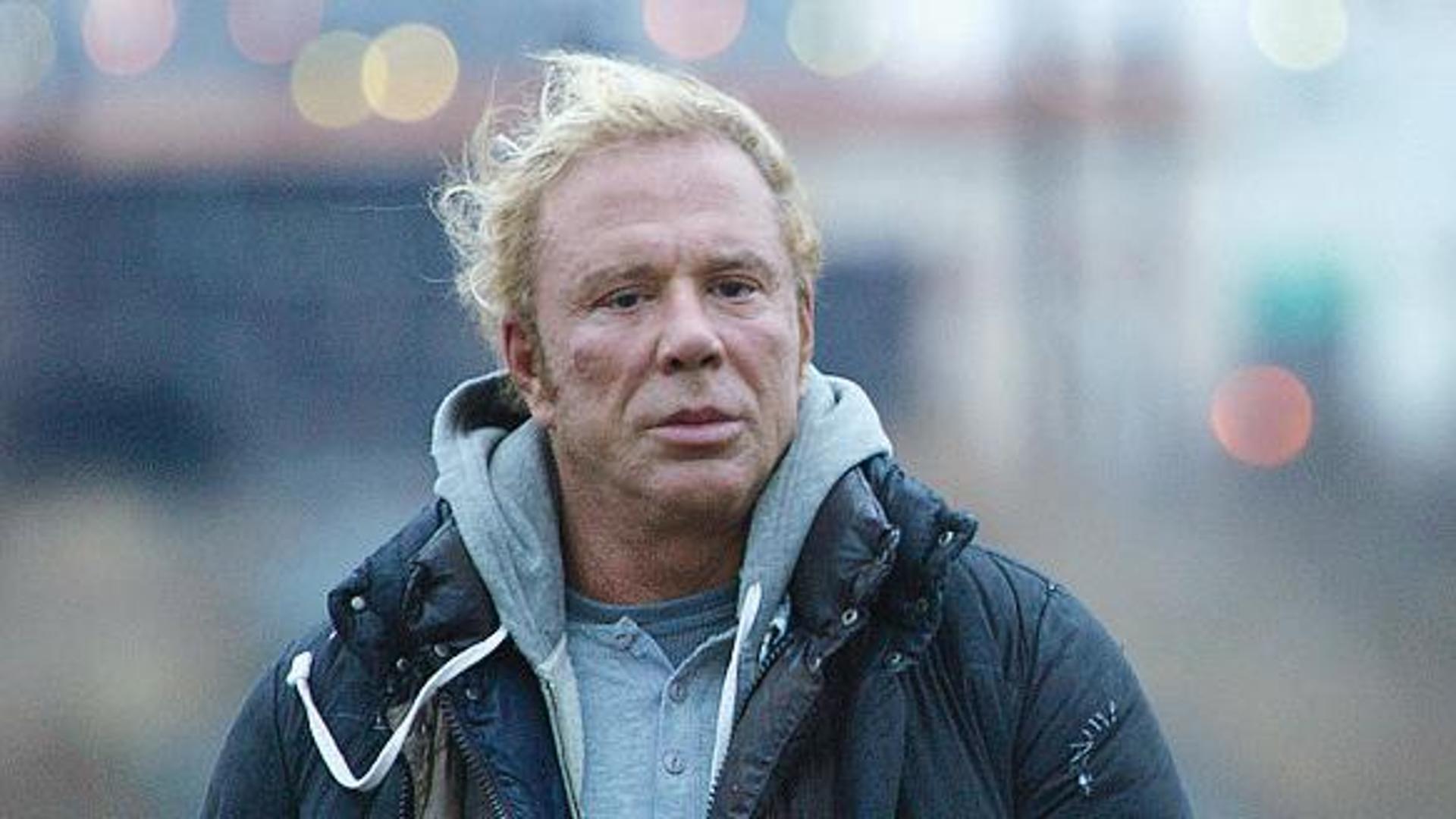 Mickey Rourke 30 Mickey Rourke rischia lo sfratto e lancia un crowfunding per pagare l ...