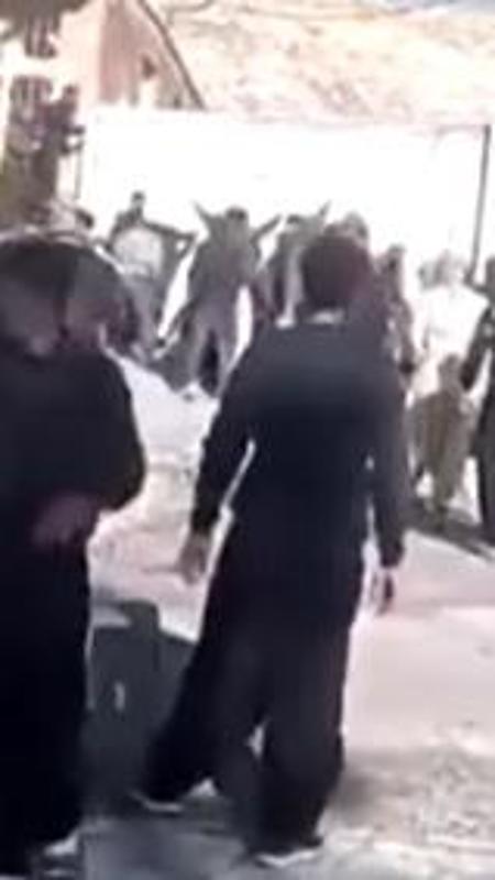 Iran, la polizia spara sulla folla che protesta nella città di Malekshahi