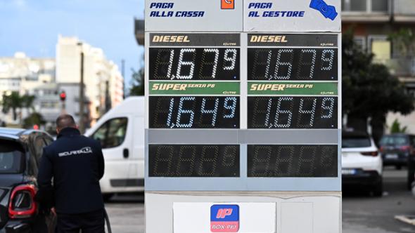 Effetto accise sugli automobilisti: perché il gasolio costa più della benzina