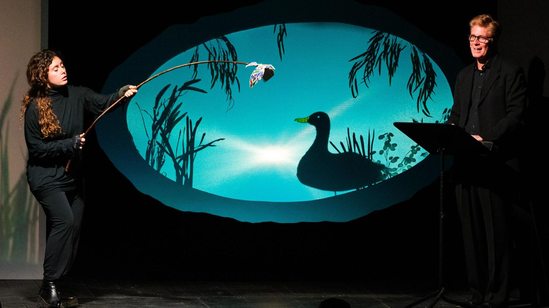 Pierino e il lupo al Piccolo Regio, magia del teatro d’ombre - La Stampa
