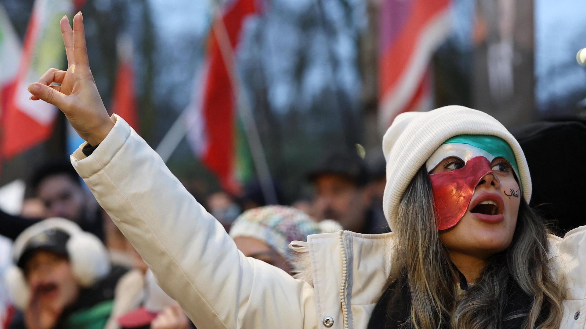 Con il popolo iraniano sotto assedio