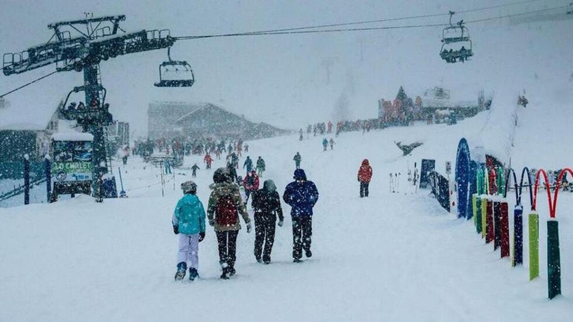 Esce di pista e sbatte contro un albero, morto a Courmayeur uno sciatore ventunenne