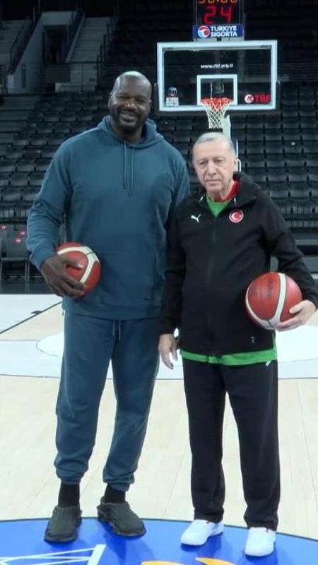 Basket, la curiosa sfida dei tiri liberi tra Erdogan e Shaquille O'Neal