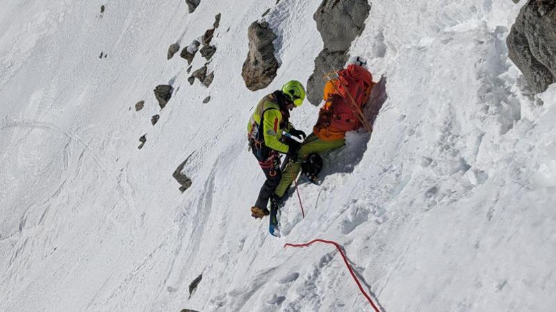 Tragedia in montagna, muore escursionista di 29 anni: precipitato da 40 ...