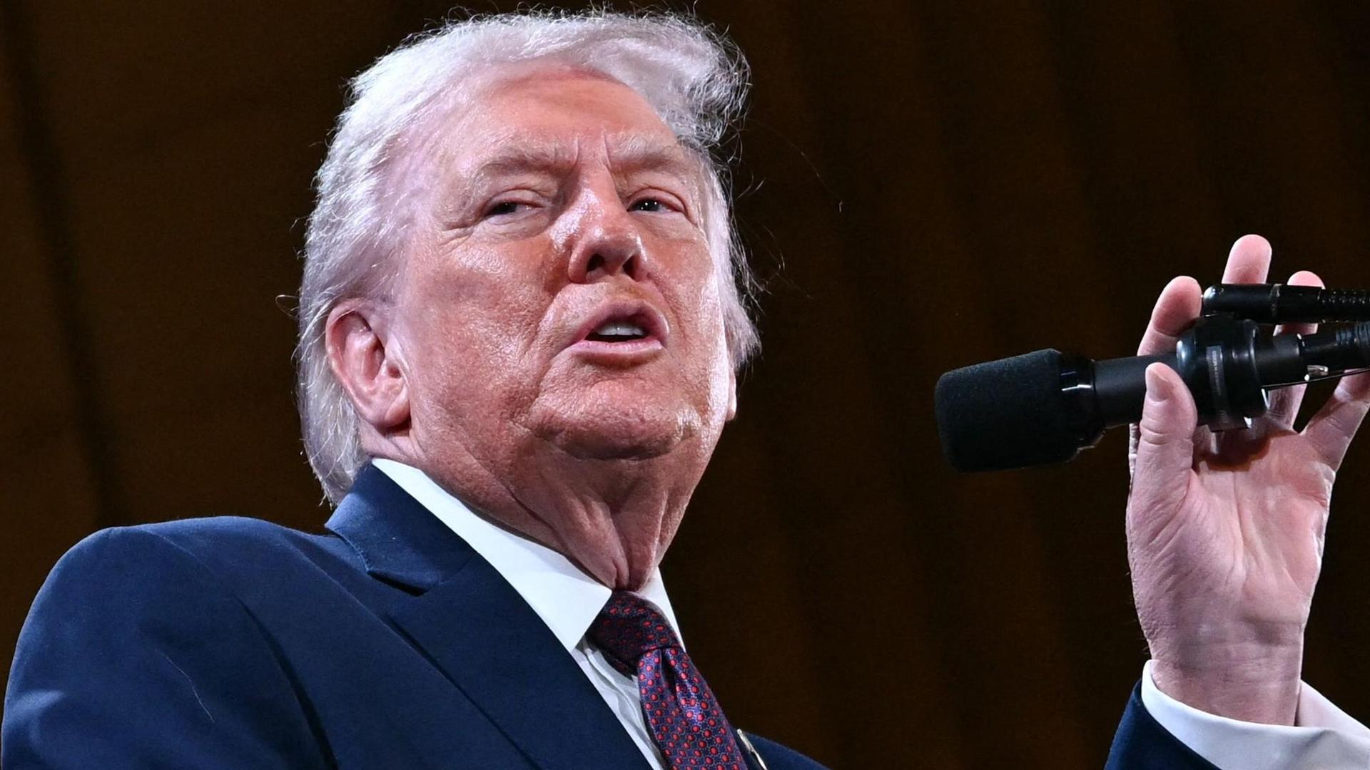 Iran, assedio di Trump: &ldquo;Trattate o siete finiti&rdquo;. Teheran: reagiremo con durezza mai vista prima