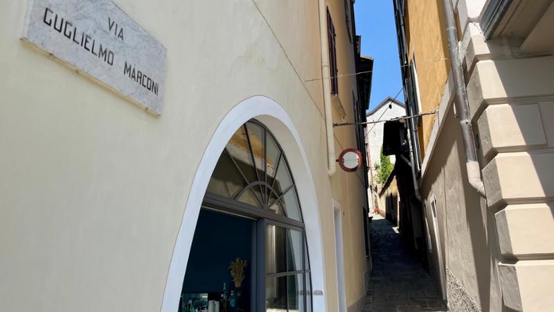Ferì i suoi aggressori con un coccio di bottiglia: per il giudice fu legittima difesa