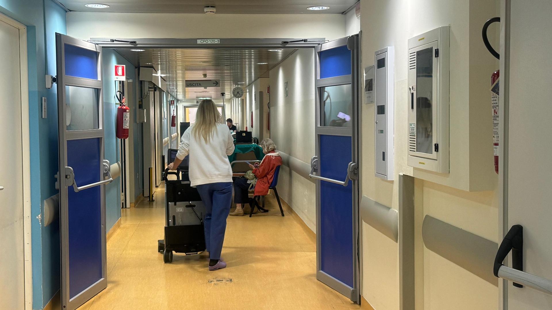 Fara 360 Calci e pugni a un medico del Pronto soccorso: farà 360 ore di lavori ...