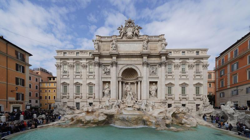 Roma, Fontana di Trevi a pagamento: in vigore il ticket da 2 euro - La ...