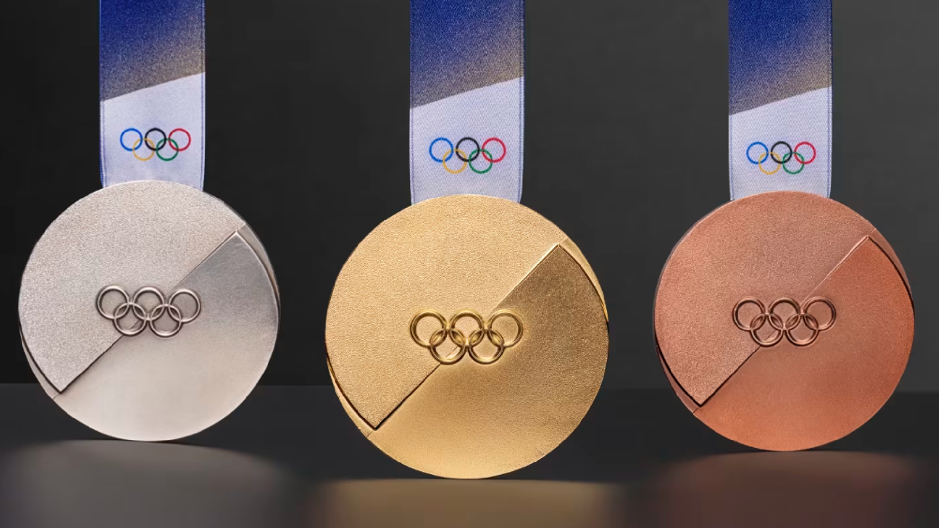 Porta Medaglie in Legno Karate maschio - Capricci del Legno