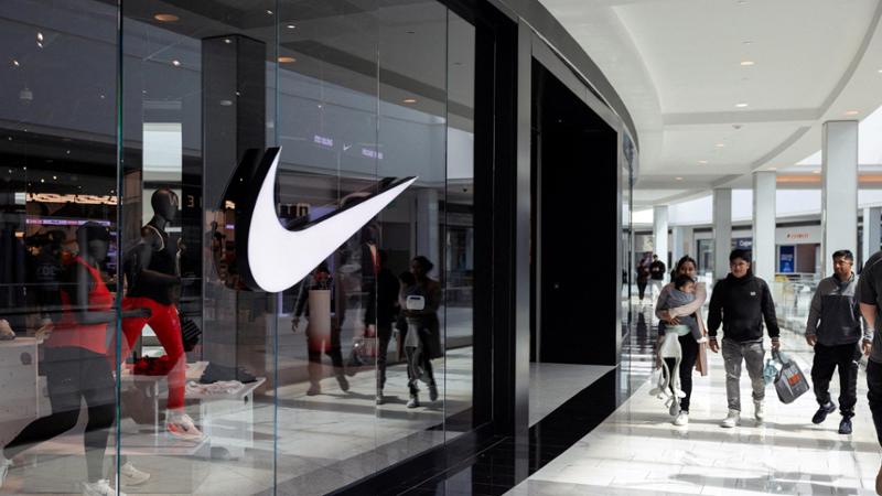 Nike nel mirino della Casa Bianca: “Discrimina i dipendenti bianchi”