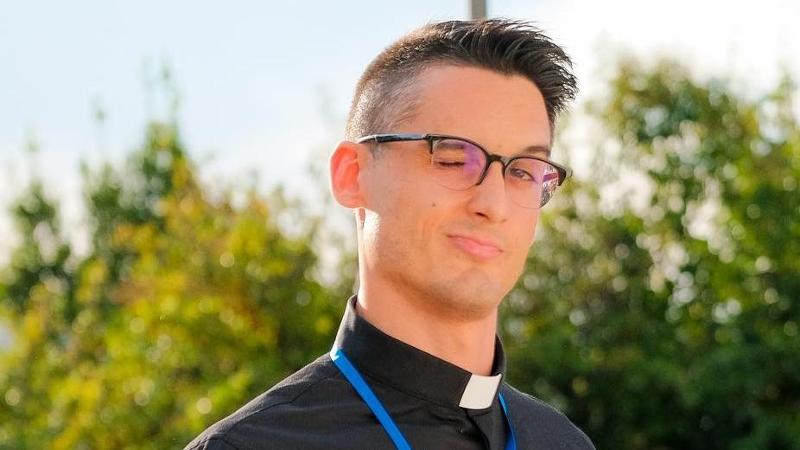 Alberto Ravagnani Alberto Ravagnani, ex prete “Lascio la Chiesa per tornare umano