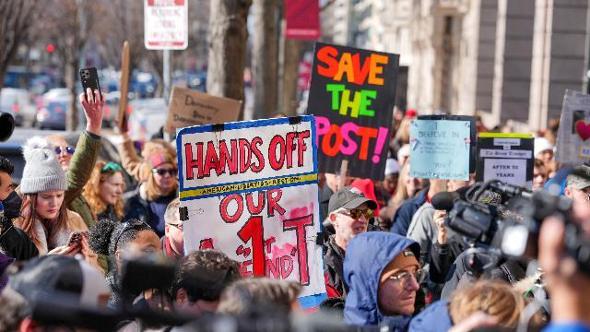 Crisi Washington Post, i lettori in piazza: 