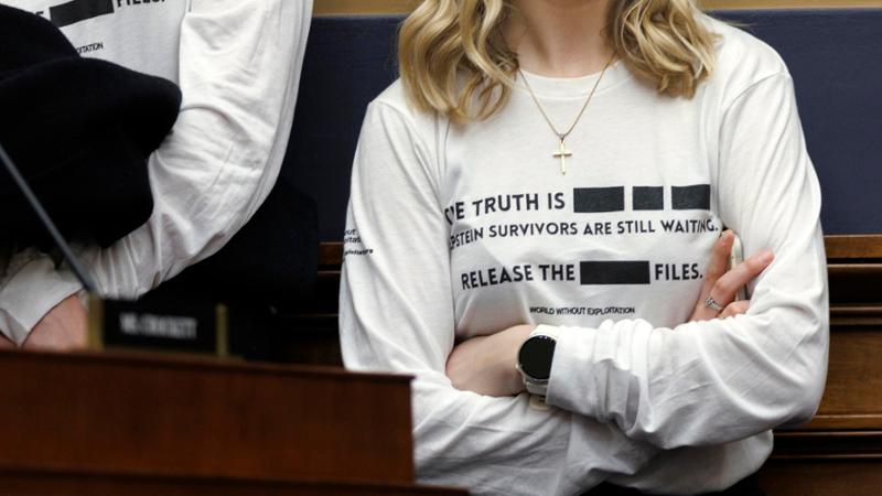 Ragnatela Epstein, minorenni e ricatti per tenere in pugno le élite globali