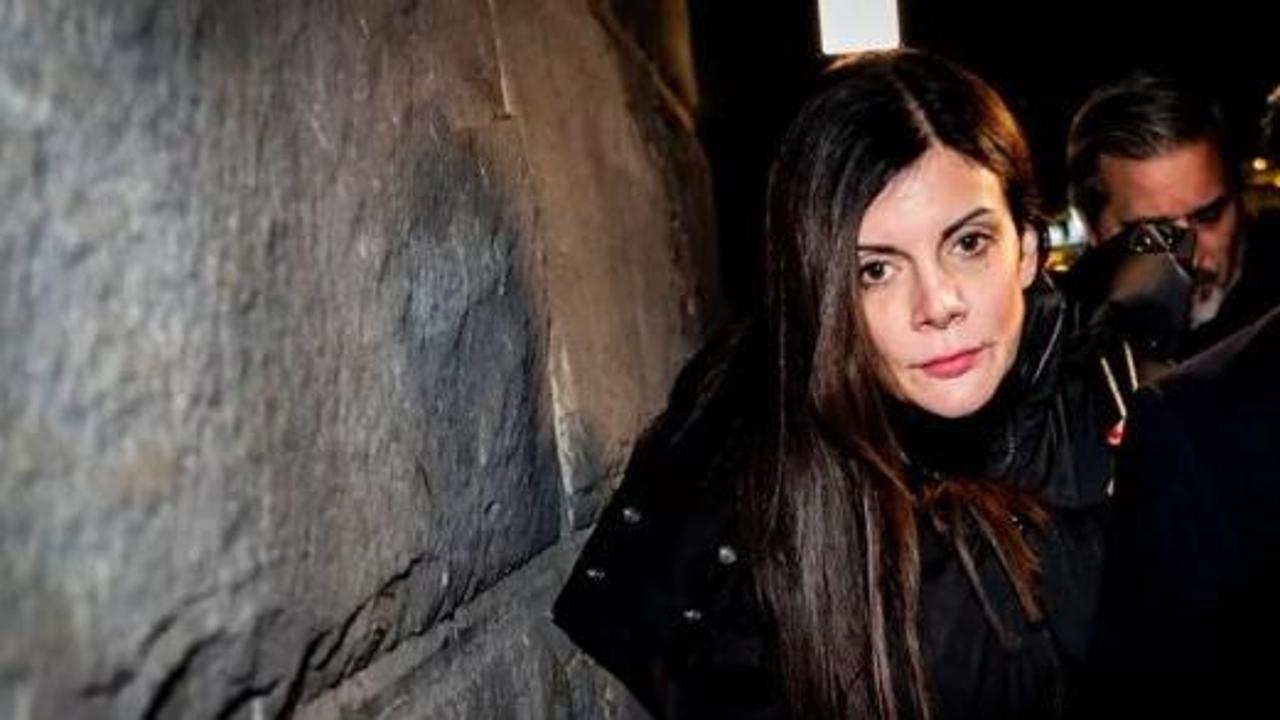 Crans-Montana, il buttafuori del Constellation: “Jessica ordinò di chiudere le porte di sicurezza”