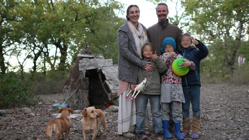 Famiglia del bosco, l’appello della Garante dei minori: “Bambini in ansia, restituiteli ai genitori”
