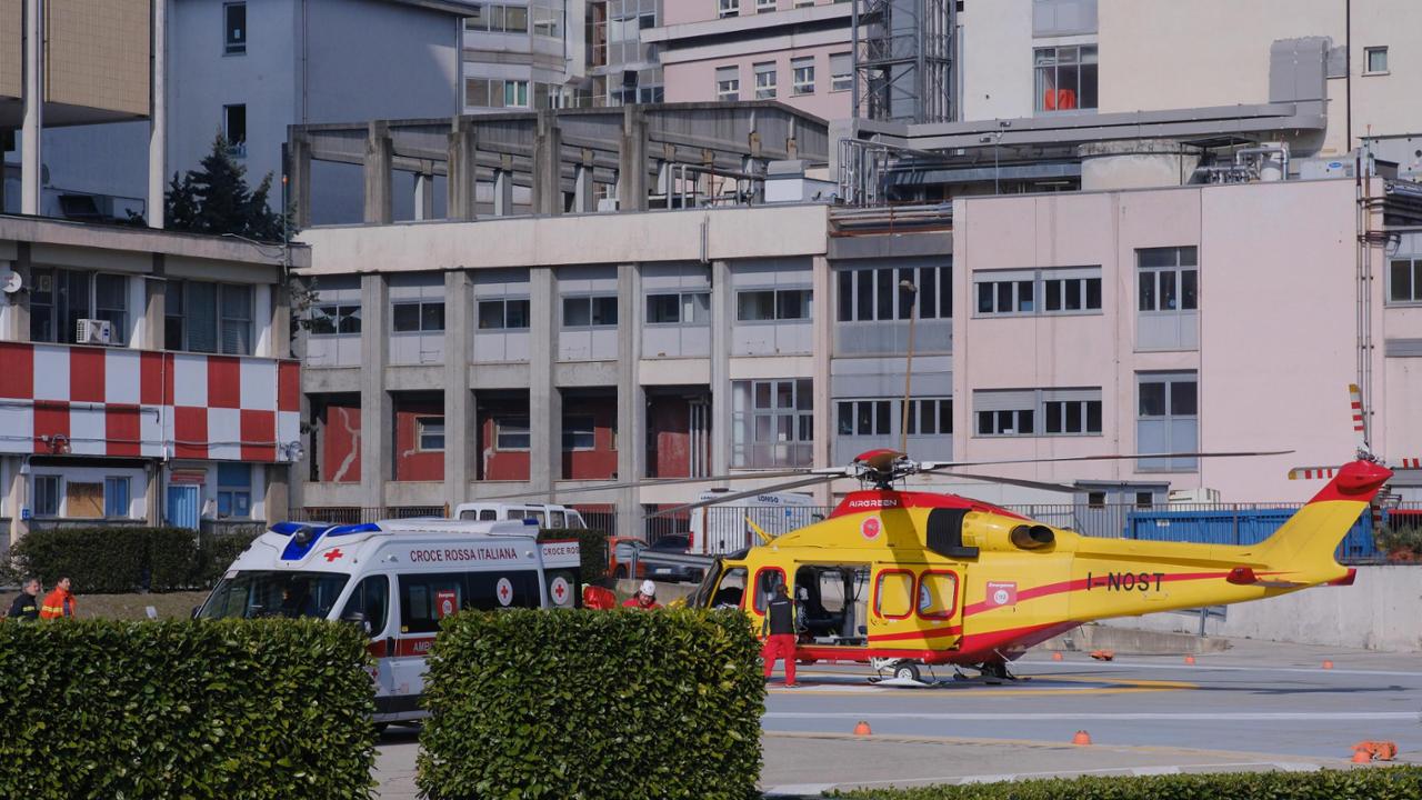 “Ora Elsa sorride”. Il sollievo della mamma dopo l'inferno di Crans Montana: “Potrà rivedere gli amici”