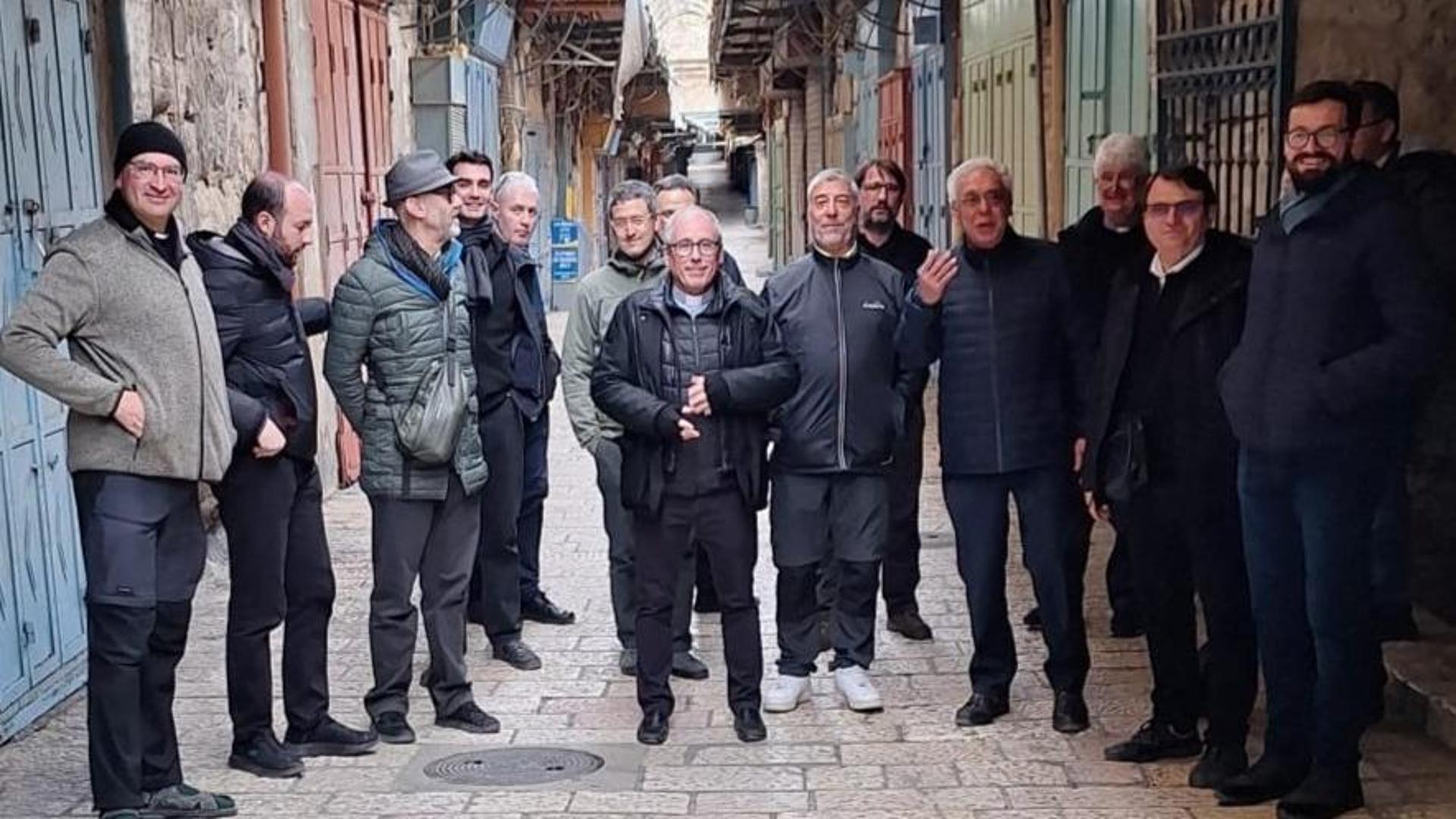 “Sentiamo il boato delle bombe”: 16 sacerdoti piemontesi bloccati a Gerusalemme