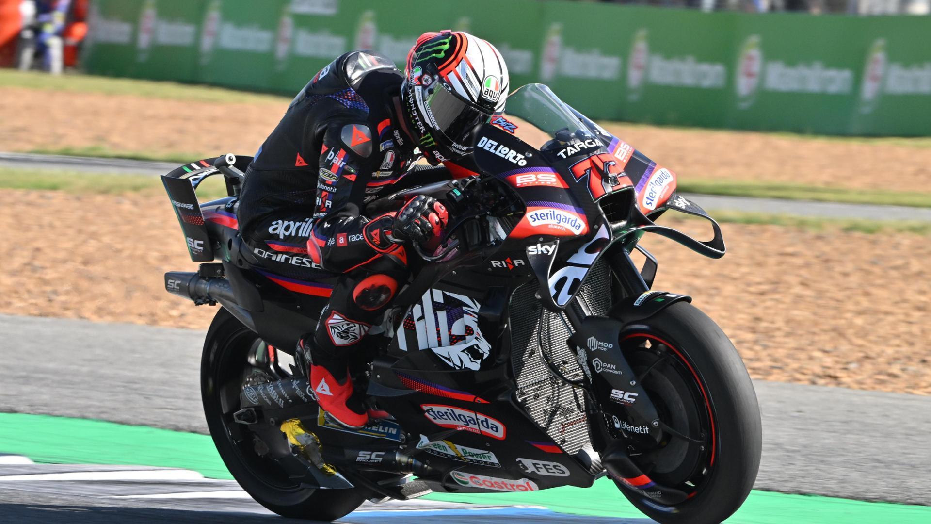 Bezzecchi trionfa su Acosta e Raul Fernandez. Marc Marquez buca ed esce