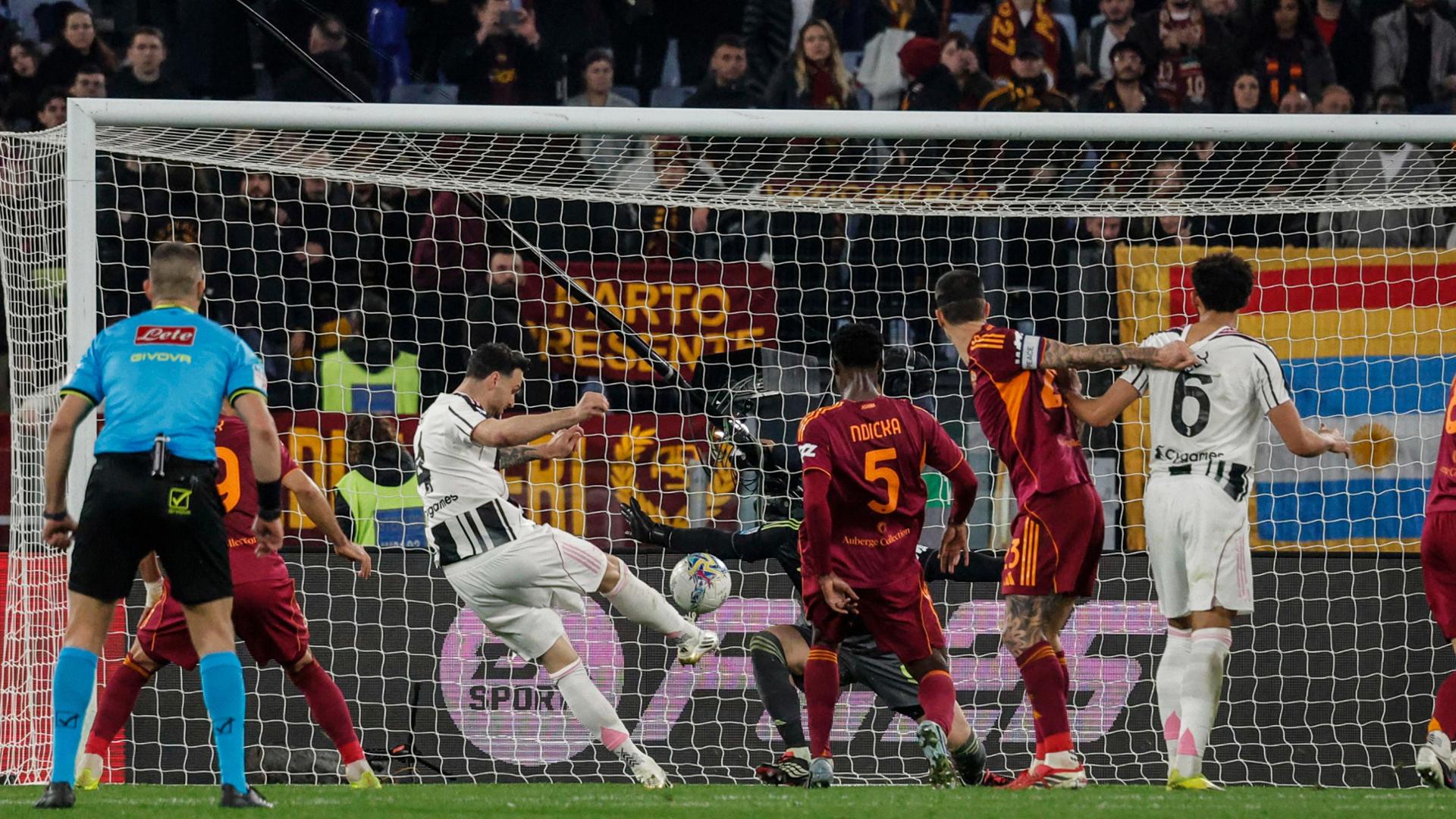 Pareggio show tra Roma Juve, i giallorossi restano a +4 ma la rimonta in campo è bianconera