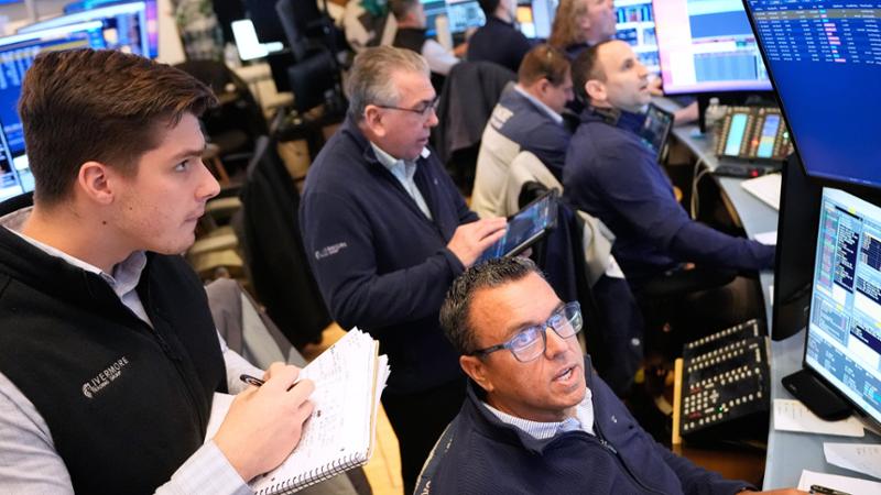 Nuovo tonfo delle Borse, Piazza Affari cede oltre il 4%. Volano petrolio e gas