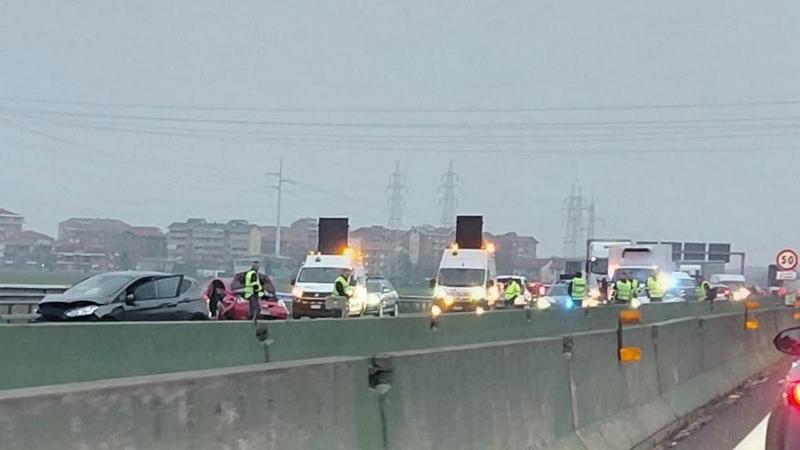 Incidente in tangenziale tra Torino e Collegno: scontro tra due auto ...