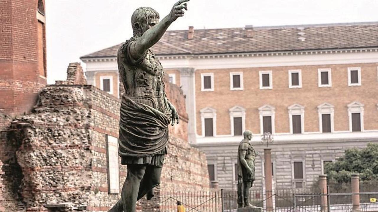 Torino, scivolone razzista alla mostra MonumenTo: “Le statue ci proteggano dai migranti”