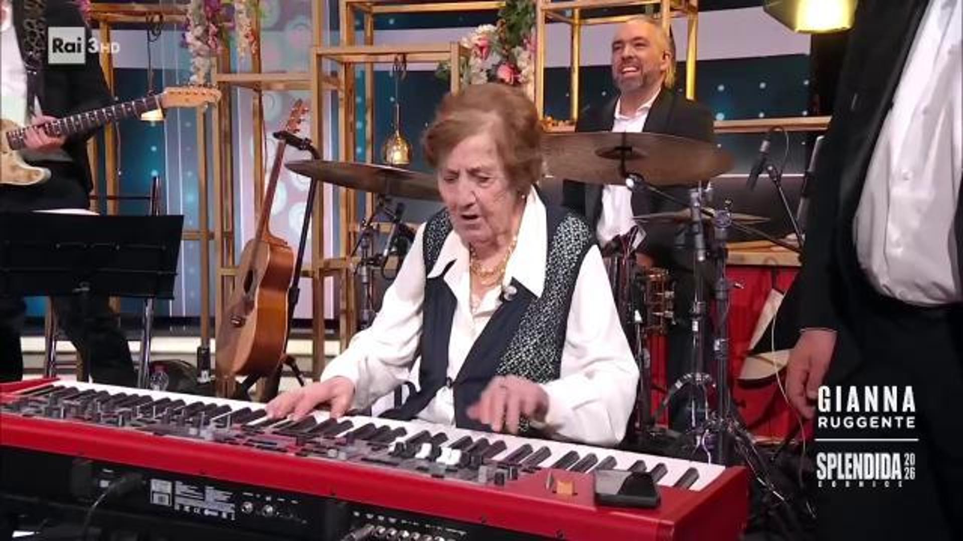 Fenomeno Gianna Pratesi: a quasi 106 anni suona e canta in tv "Besame mucho"