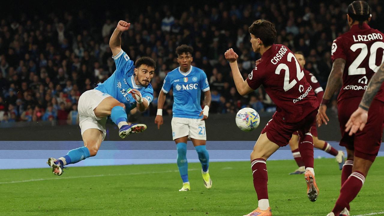 Il Toro va ko a Napoli: Casadei illude ma è tardi, finisce 2-1. L’effetto D’Aversa è già finito