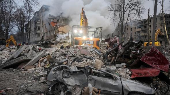 Mosca bombarda, 9 morti a Kharkiv. Zelensky ai partner: “Brutali attacchi, non state zitti”