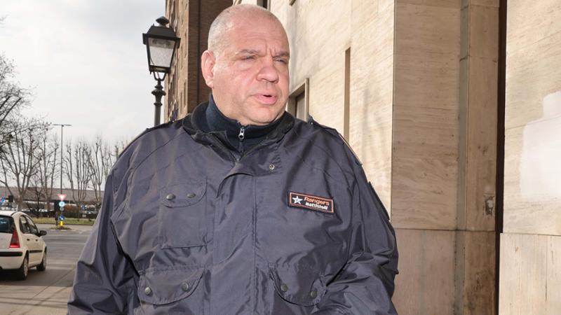 Piangeva e stava per buttarsi giù. La guardia giurata: “Così l’ho salvata dal suicidio”