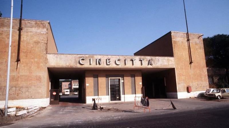 Cinecittà, la Finanza acquisisce documenti sulla serie “M. Il figlio del secolo” e il film “Queer”