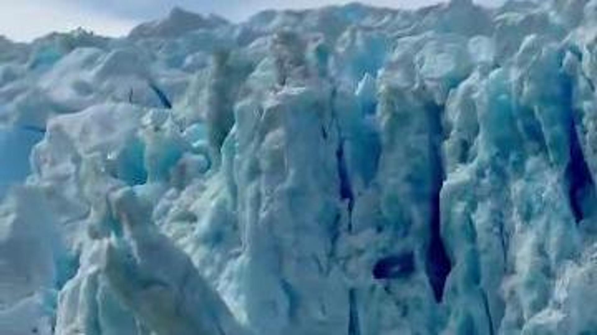 Cile, un boato poi il crollo: spettacolare distacco dal ghiacciaio San Rafael