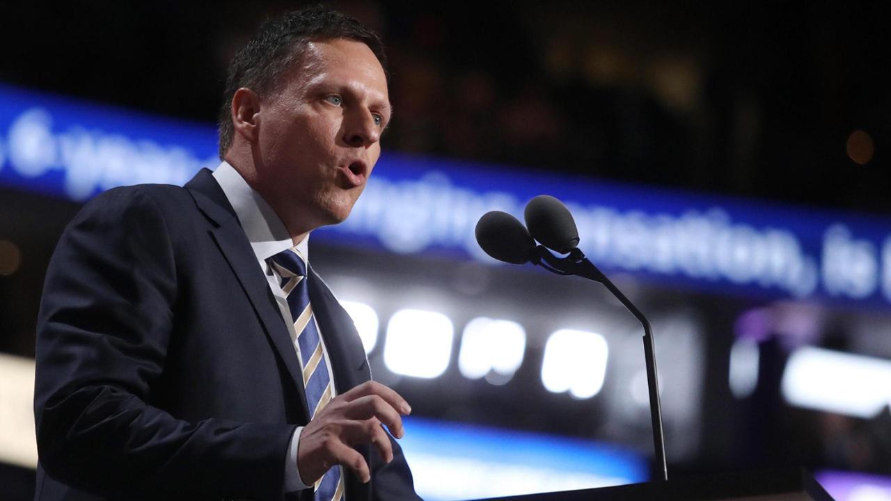 Thiel spaventa la destra italiana. Porte chiuse e giallo sugli inviti