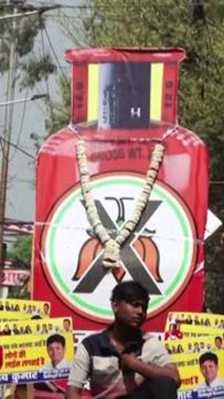 India, proteste per la carenza di gas da cucina a causa della guerra Usa-Iran