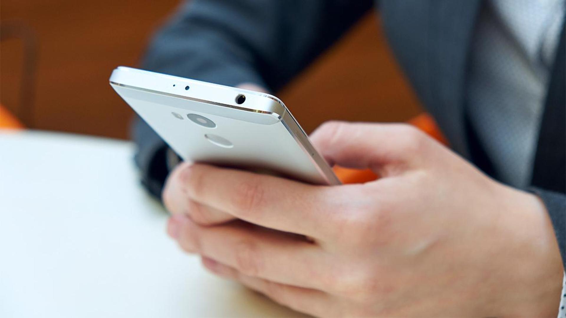 Meta stangata dai giudici. &ldquo;Minori prede sessuali&rdquo;