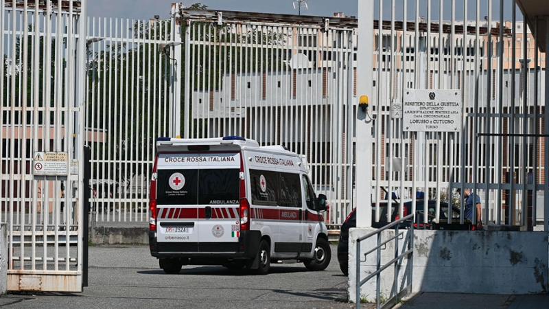 Torino, altri 4 agenti feriti da un detenuto: “Il carcere è fuori controllo, intervenga Nordio”