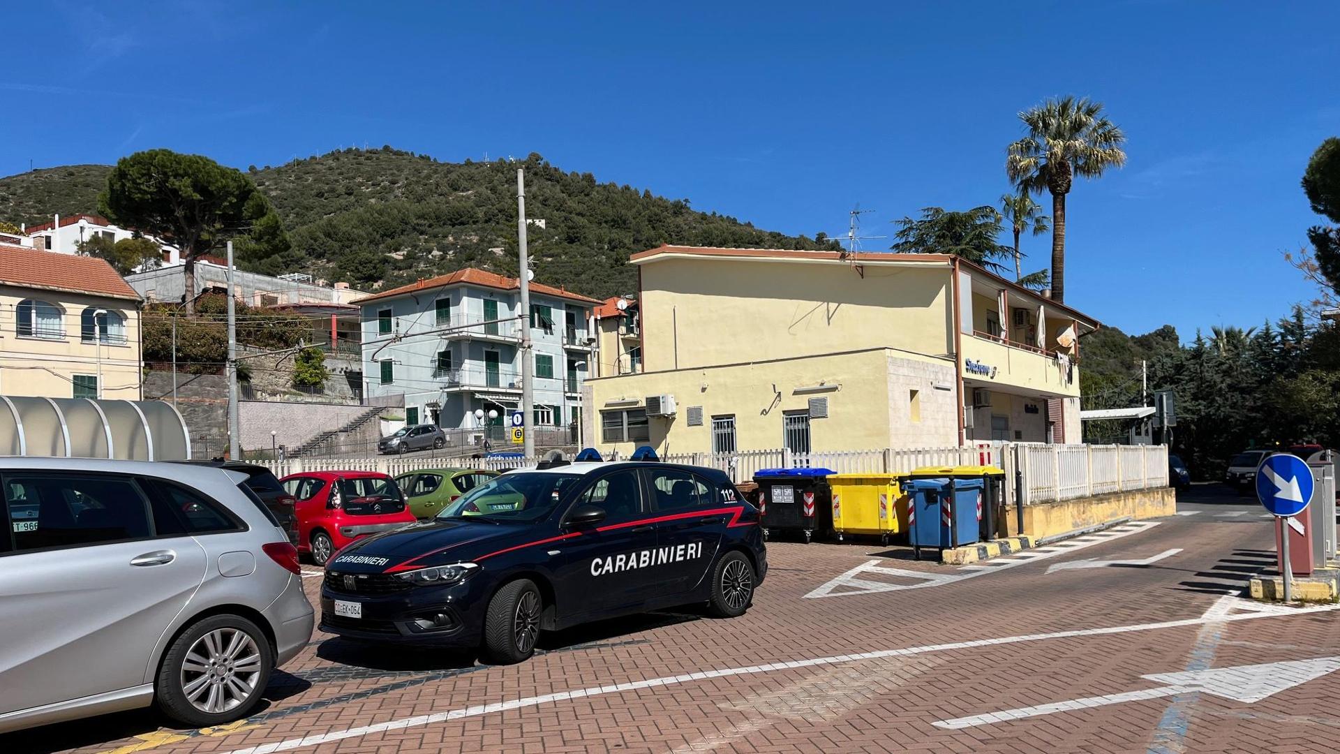 Donna travolta e uccisa da un treno in stazione a Ceriale - La Stampa