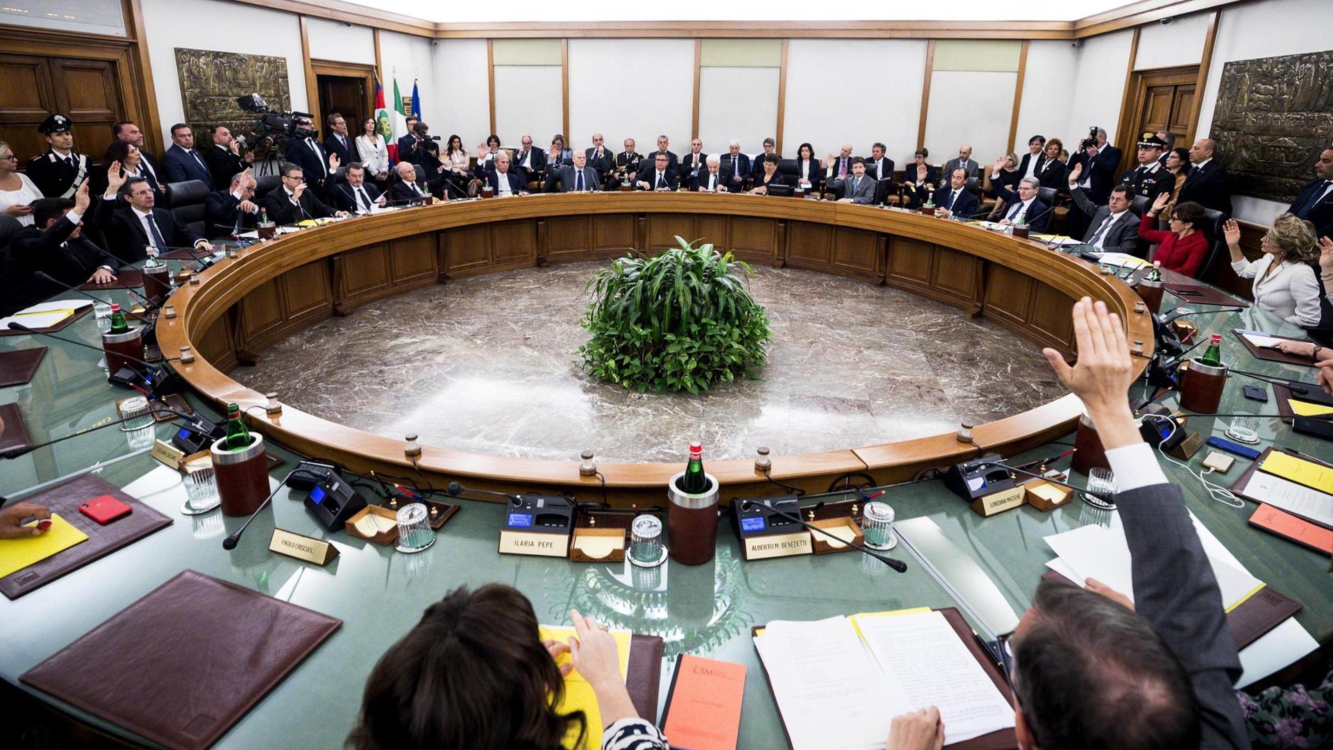 Censure e trasferimenti, il Csm non fa sconti