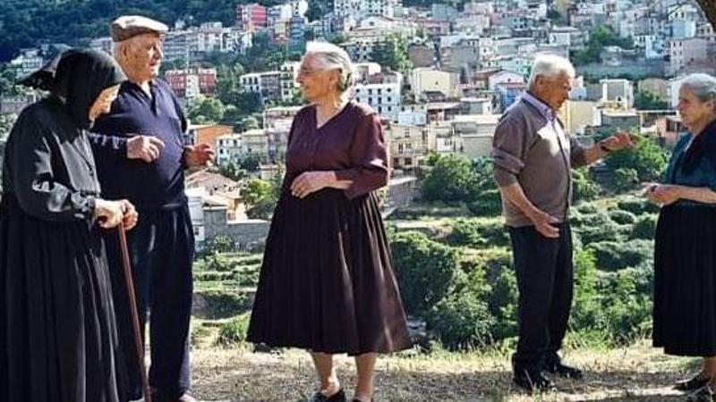 Nelle “zone blu” le relazioni contano più della biologia