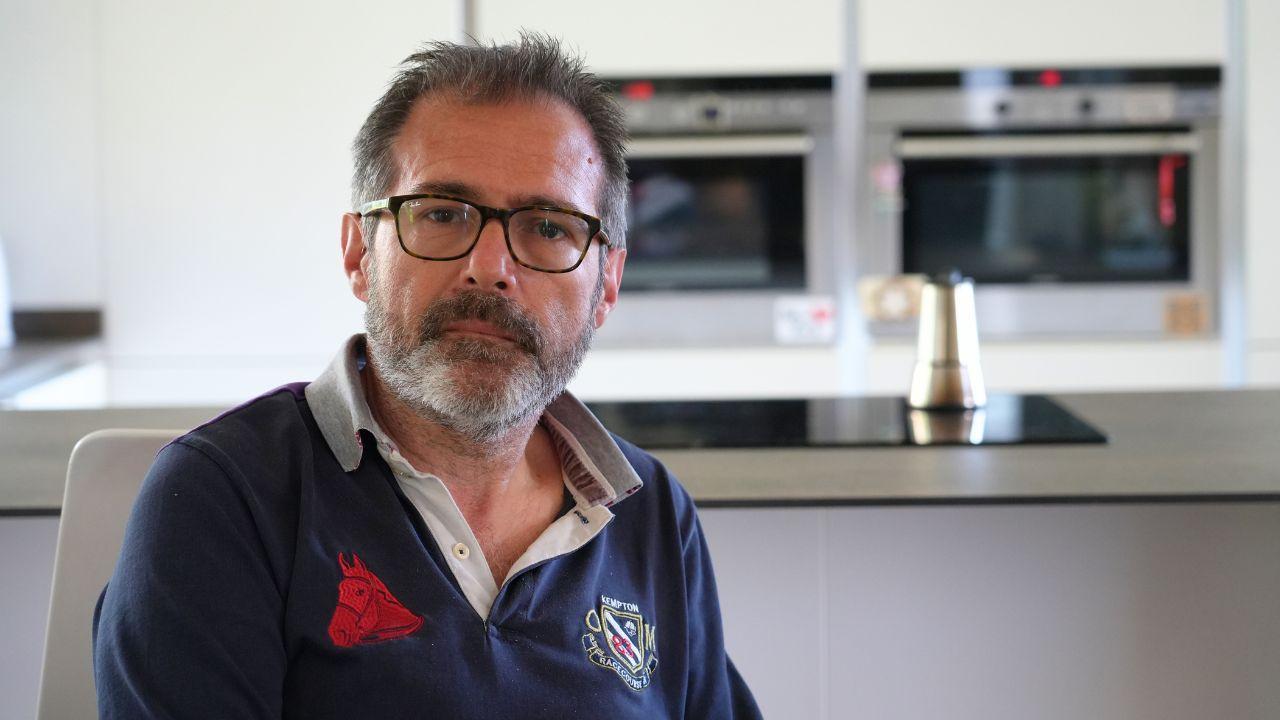 Dieci anni di lavoro cancellati da un'email di 50 parole: la beffa di Giovanni, licenziato a 55 anni