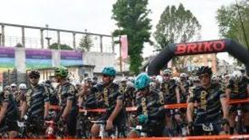 Due ciclisti muoiono alla Granfondo: infarto a 8 chilometri dal traguardo