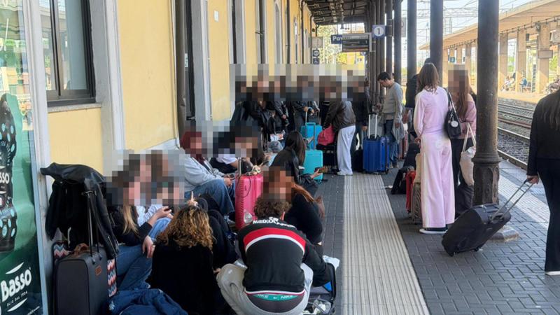 Urto tra due treni, circolazione ferroviaria sospesa tra Milano e Genova. Nessun ferito