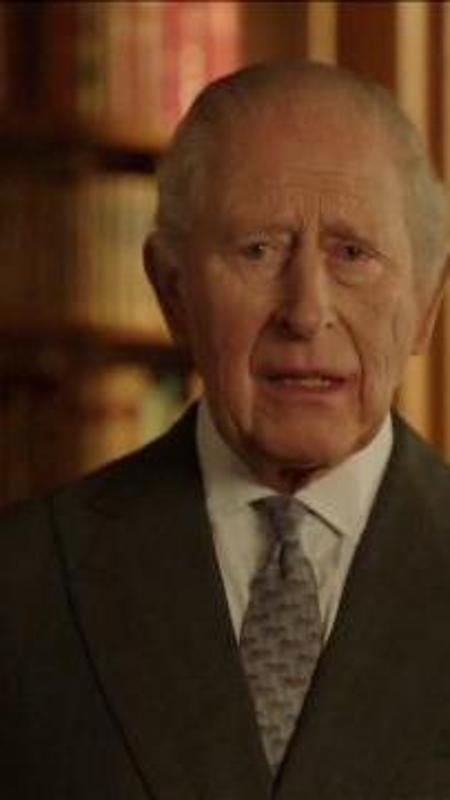 Inghilterra, Re Carlo ricorda "l'amata mamma Elisabetta": "Non sarebbe felice nel mondo di oggi"