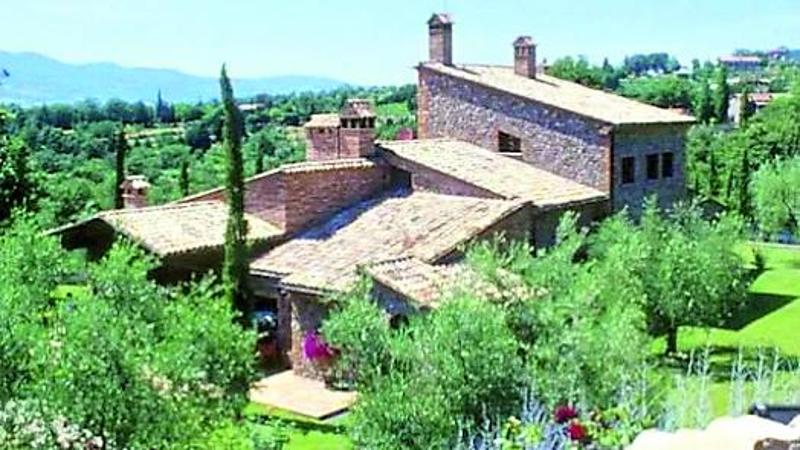 Del Leo e i milioni per il relais di lusso. Le indagini sul dossieraggio degli ex uomini dei servizi