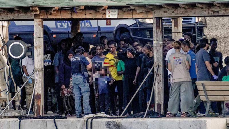 Il provvedimento contestato: un bonus per gli avvocati che si spendono per il rimpatrio dei migranti