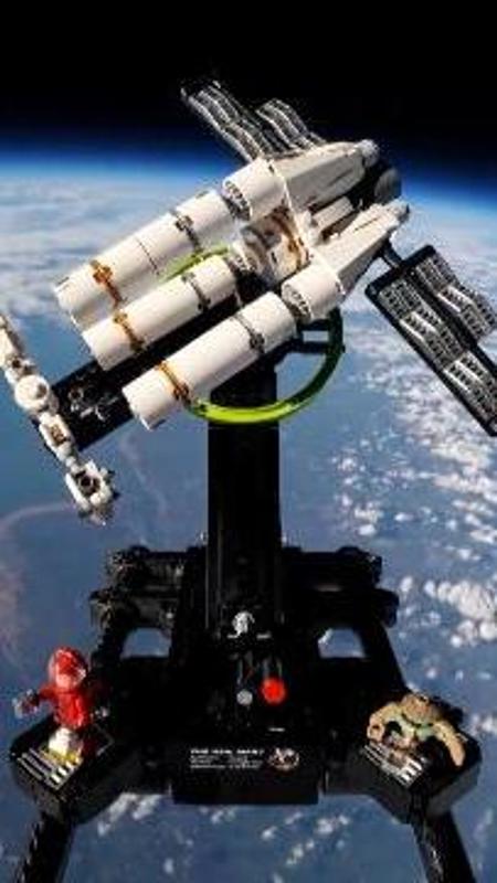 L'astronave di Lego vola nella stratosfera: le riprese da 35 chilometri dalla Terra