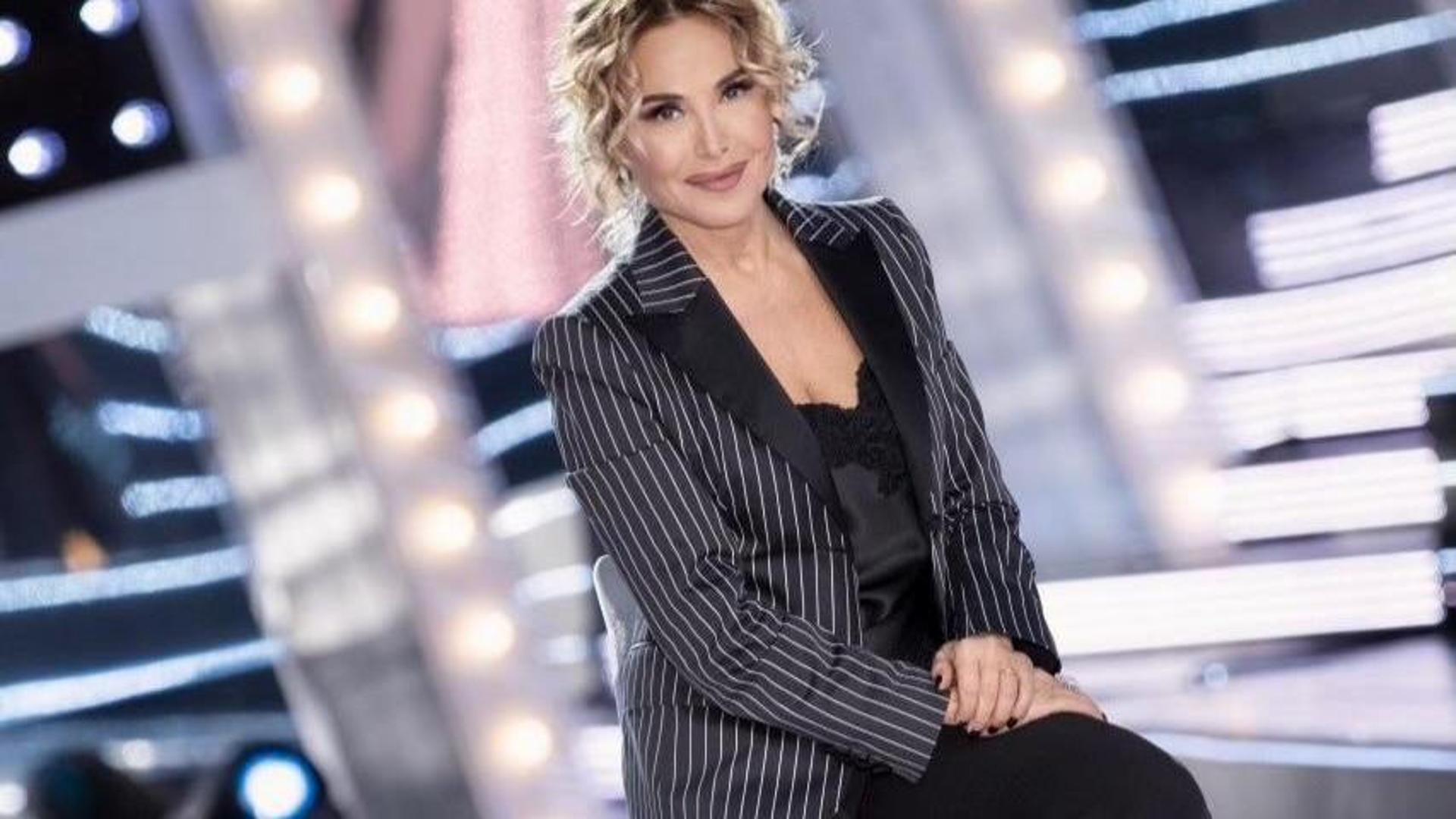 Barbara D&rsquo;Urso fa causa a Mediaset. Accuse di ingerenze e di diritti non pagati. Il nodo ospiti con De Filippi e Toffanin