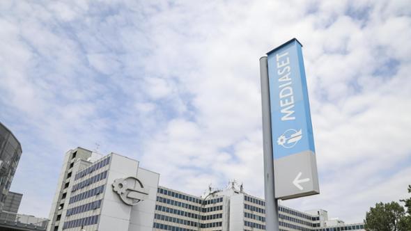 Mediaset replica a Barbara D’Urso: “La ricostruzione dei fatti non corrisponde alla realtà”