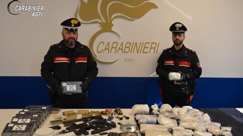 Ventidue chili di cocaina e un arsenale in casa, condannato a 10 anni il narcos delle colline