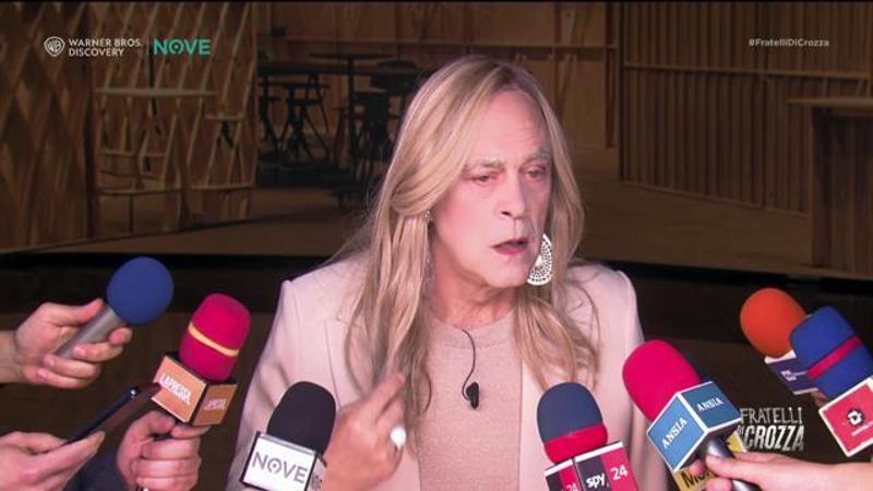 Crozza è Giorgia Meloni: i decreti antipasticcio e le personalità di Trump